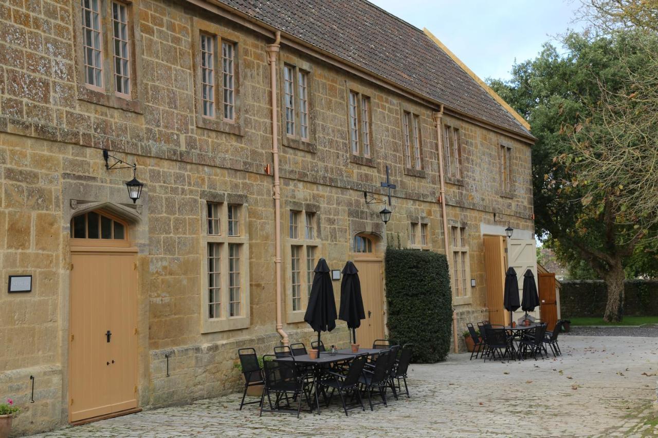 North Cadbury Court Coach Houses Esterno foto